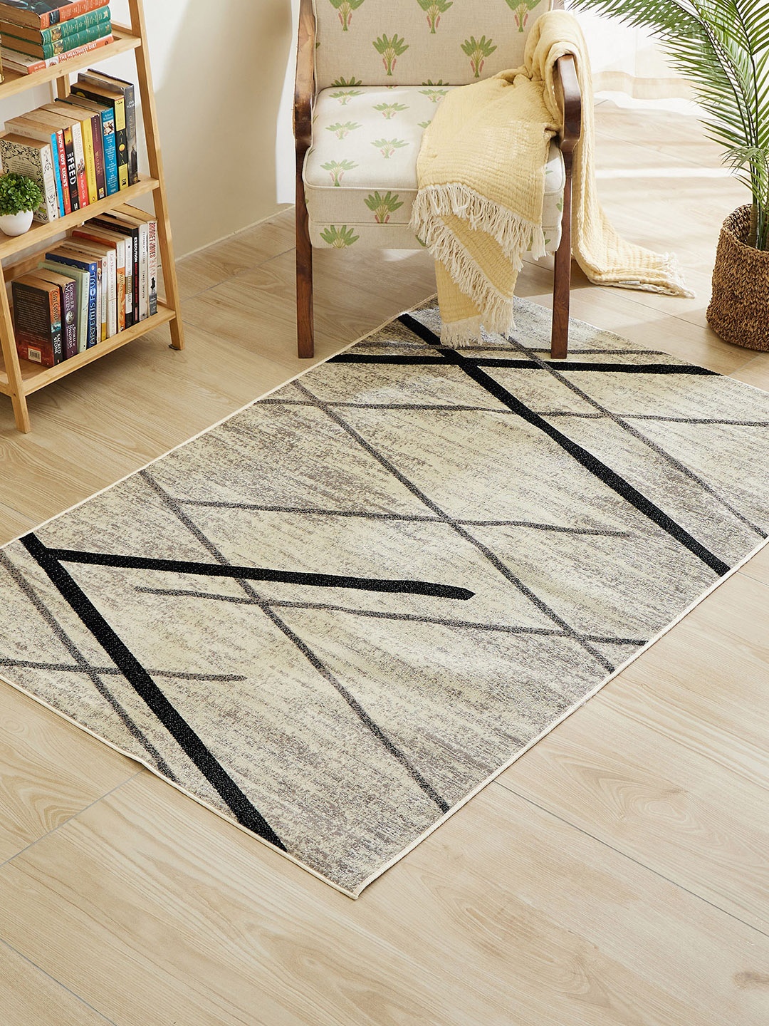 

Home Centre Vienna Paloma Beige & Black Geometric Printed Rectangular Woven Carpet