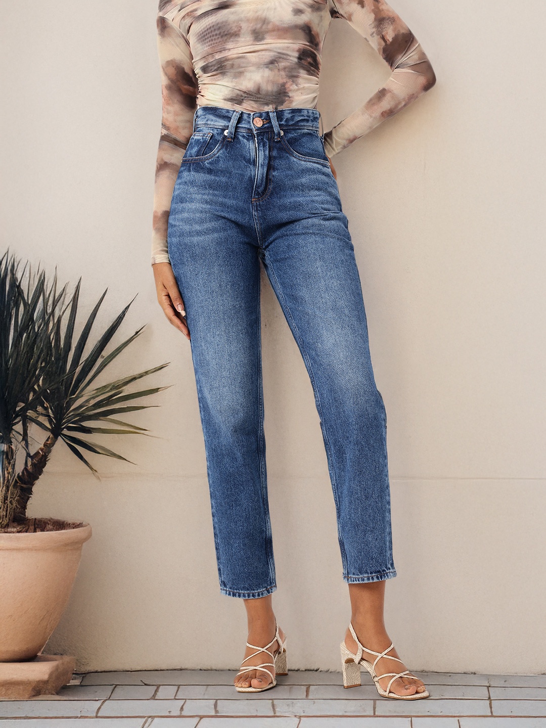 

DressBerry Women Urban Cool Straight Fit Faded Jeans, Blue