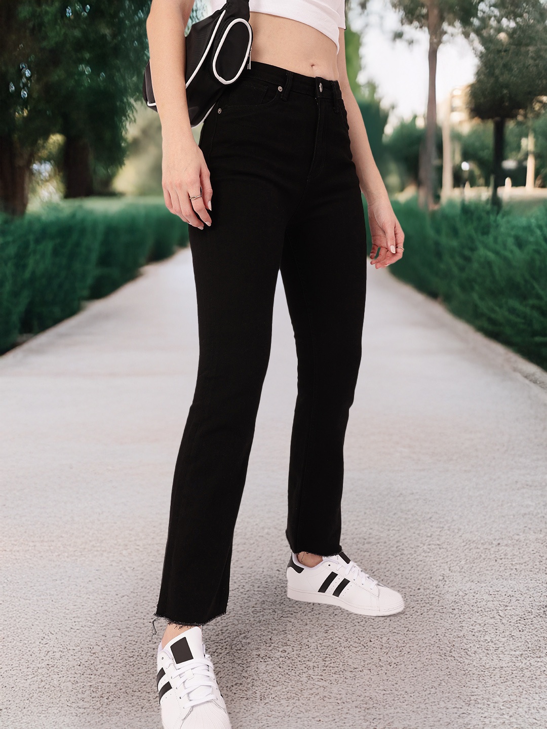 DressBerry Women Modern Cool Stretchable Frayed Jeans, Black