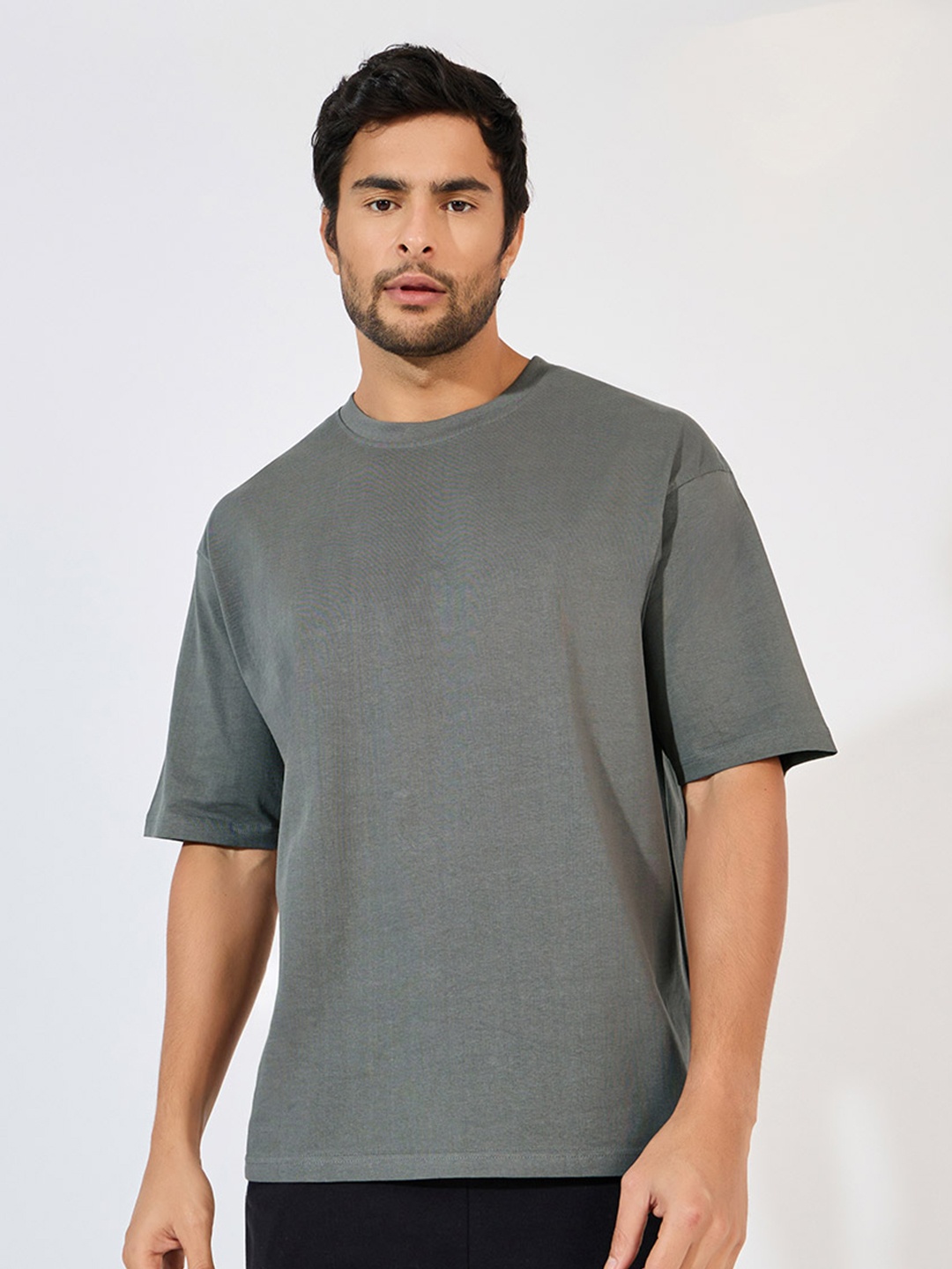 

Styli Men Solid Round Neck Cotton Oversized T-shirt, Grey