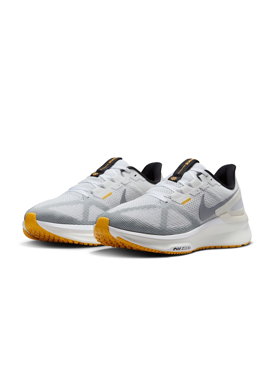 

Nike Structure 25 Men Textured Road Running Shoes, White