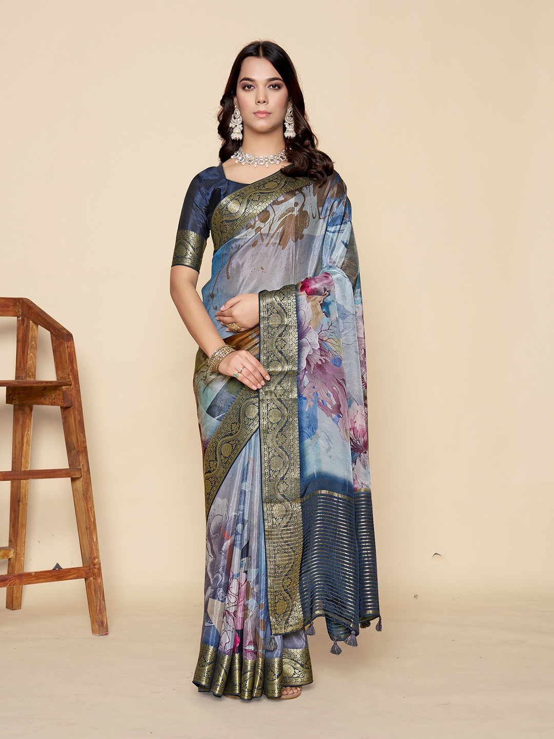 

ETHNIC TODAY Floral Zari Saree, Grey