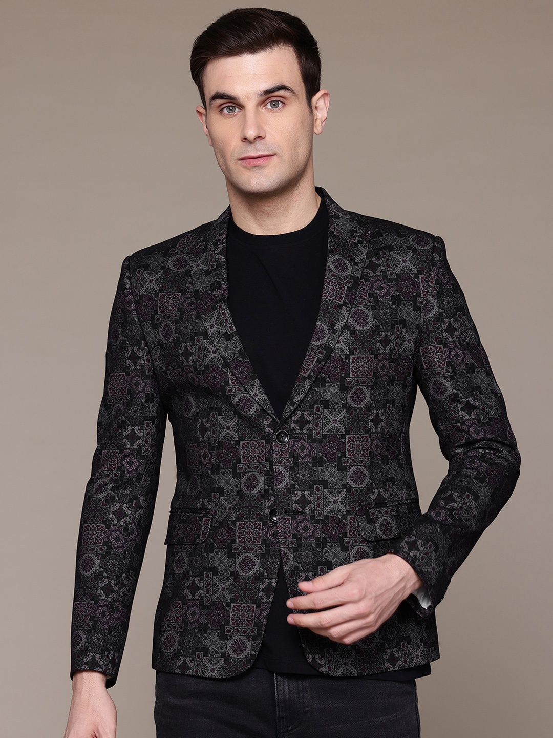

ESSAS club Ethnic Motifs Printed Single-Breasted Slim Fit Blazer, Black