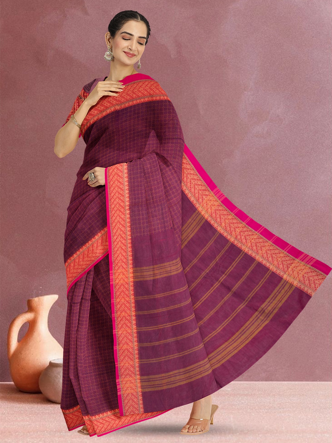 

Avishya Checked Pure Cotton Saree, Maroon