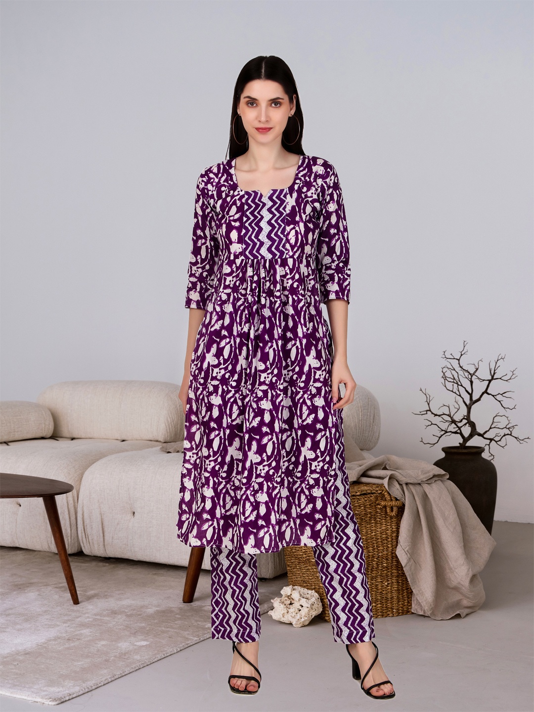 

Magnetism Jaipuri Traditional Print Kurta Set with Detachable Linning, Purple