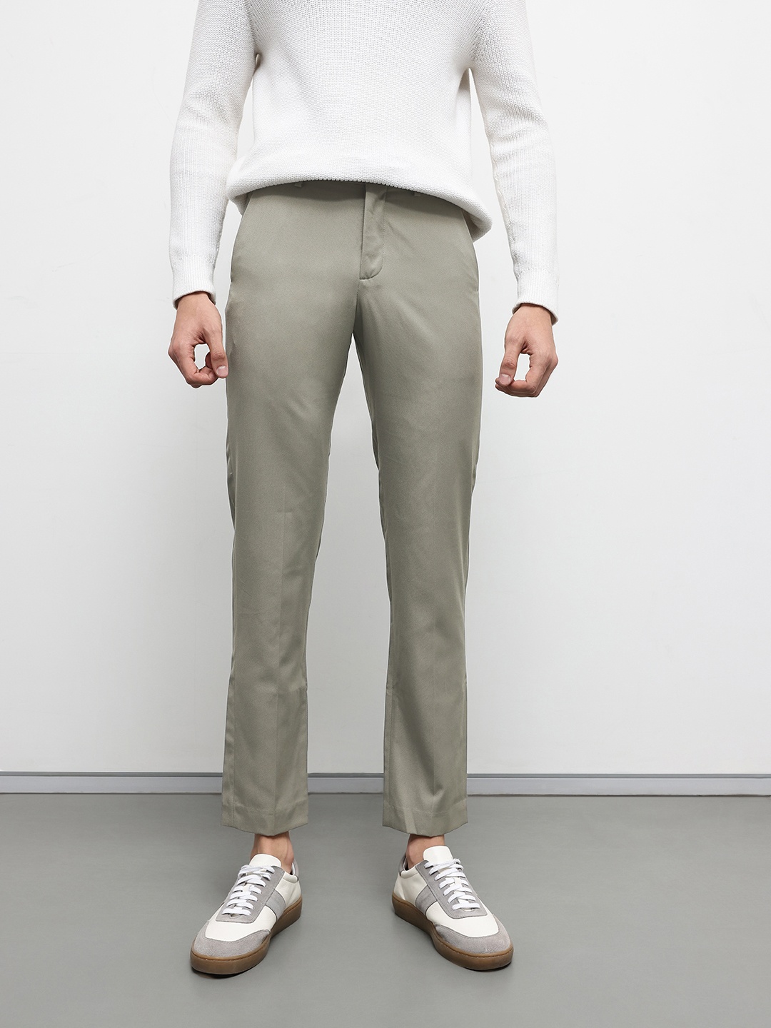 

ZARA Men Mid-Rise Chinos, Grey