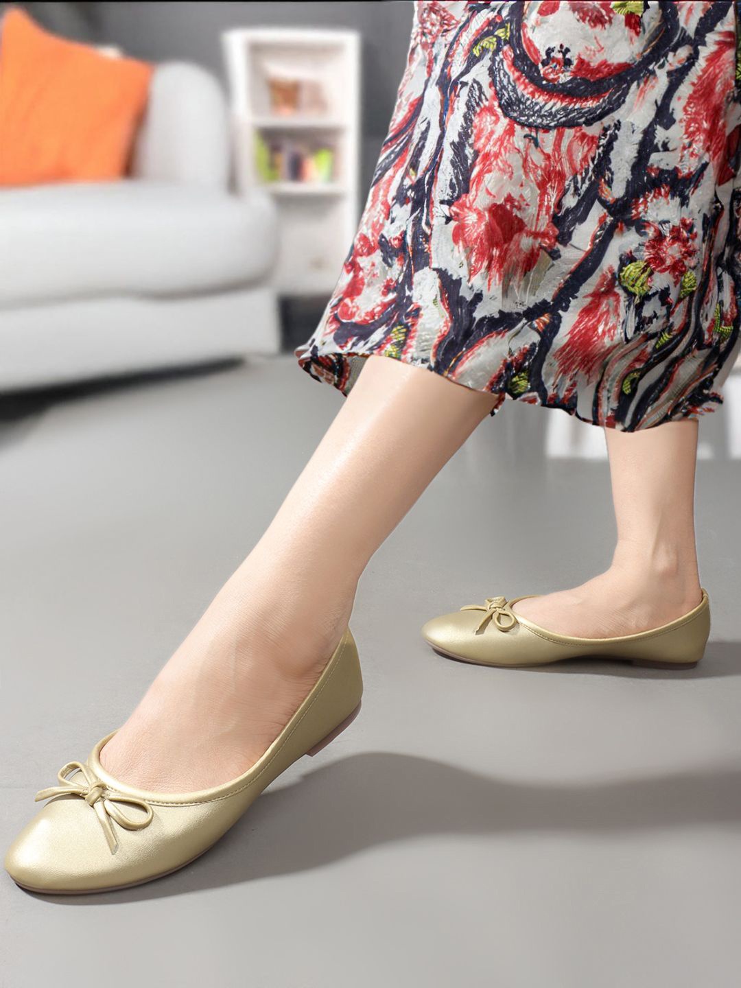 

Carlton London Women Ballerinas with Bows Flats, Gold