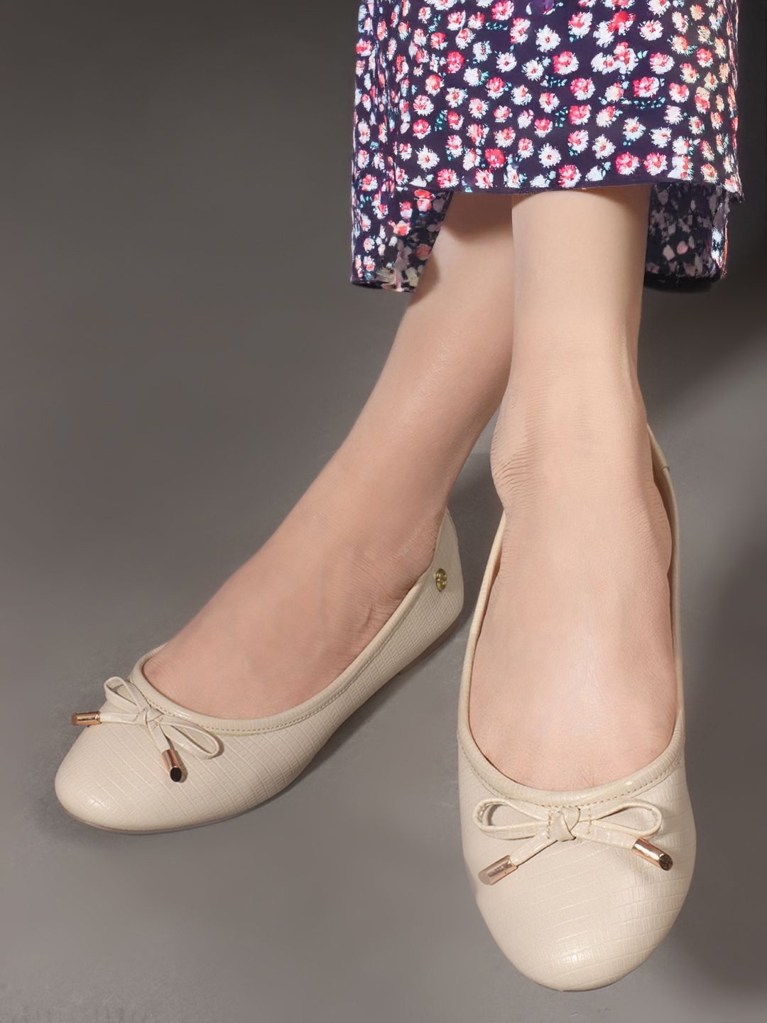 

Carlton London Women Party Ballerinas with Bows Flats, Nude