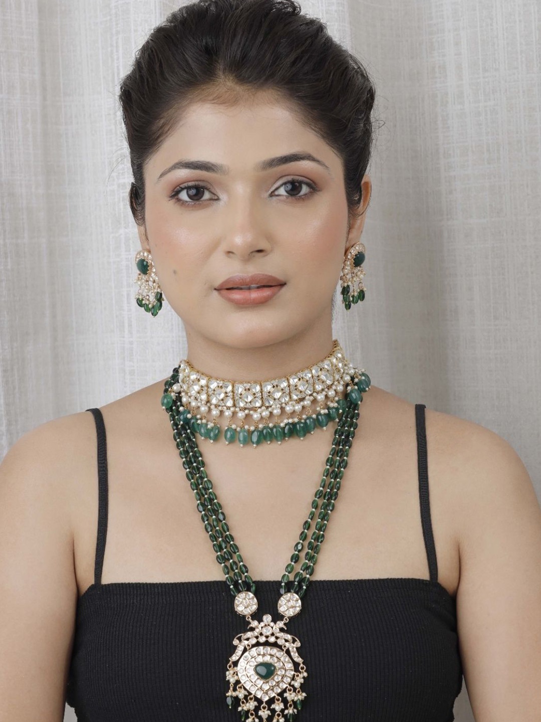

STYLE DECO Gold-Plated Onyx Studded Necklace
