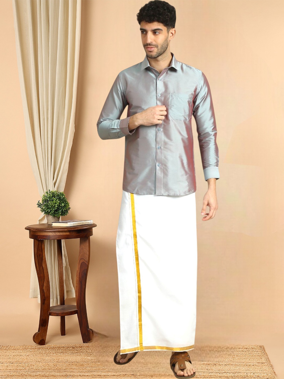 

TATTVA Men Classic Cutaway Collar Solid Poly Silk Slim Fit Casual Shirt, Grey