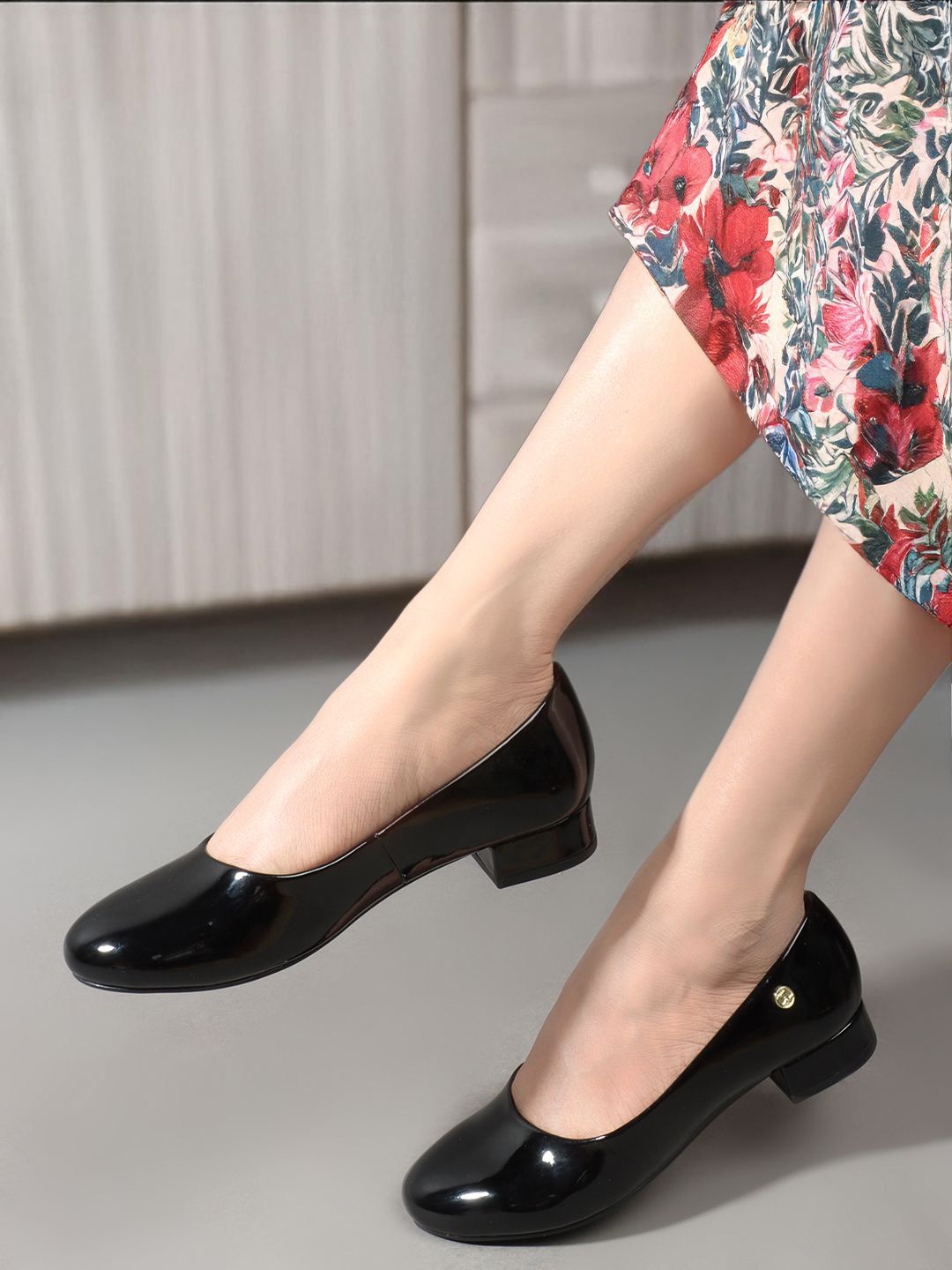

Carlton London Block Pumps, Black