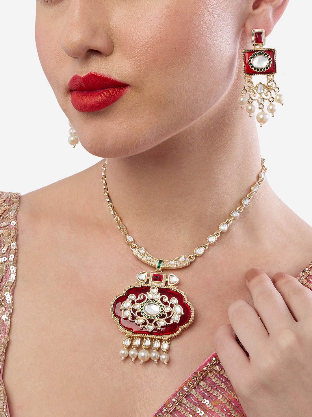 

Zaveri Pearls Gold-Plated Kundan-Studded & Beaded Jewellery Set
