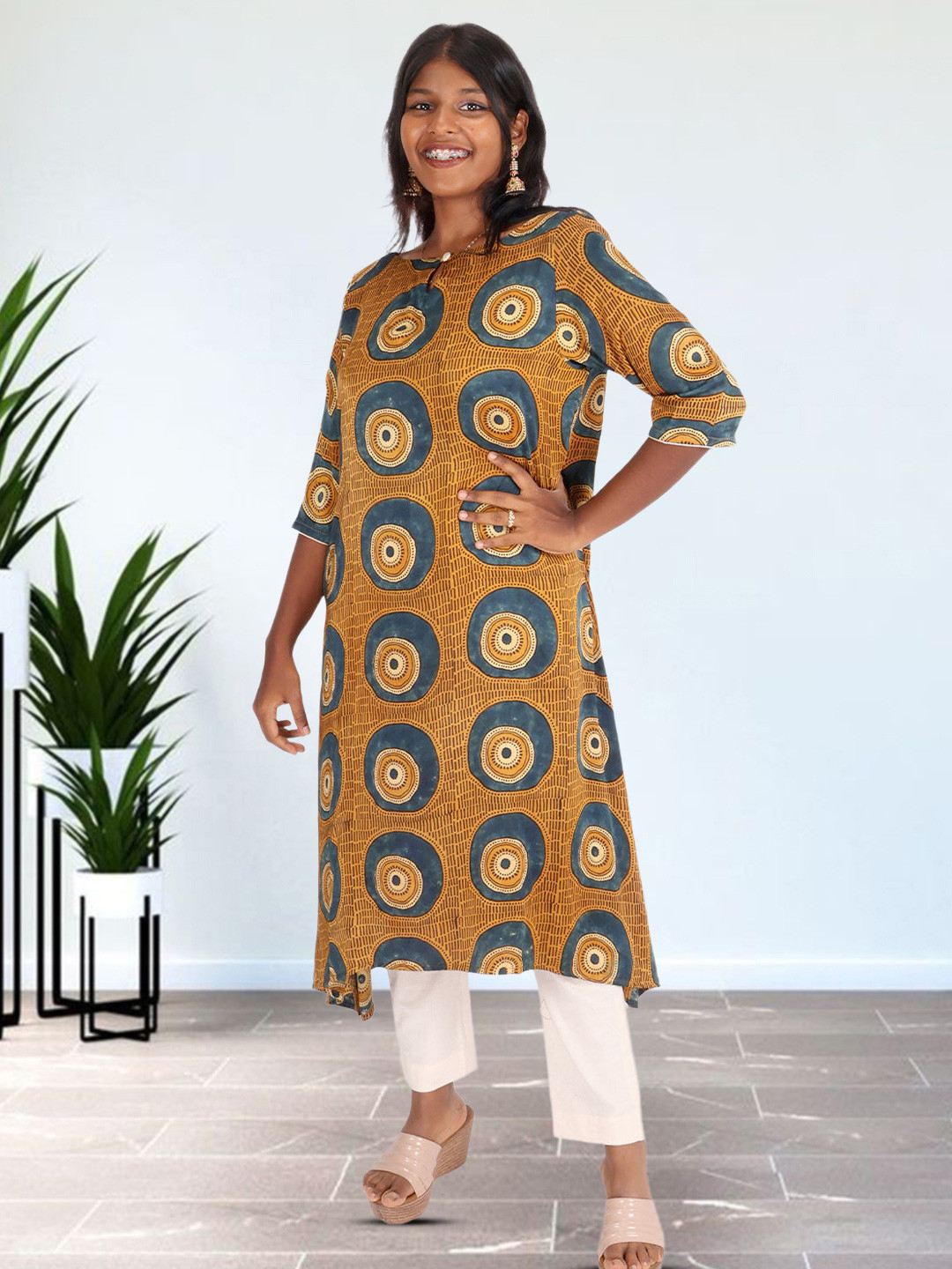

Avishya Abstract Printed Keyhole Neck Pure Cotton A-Line Kurta, Yellow