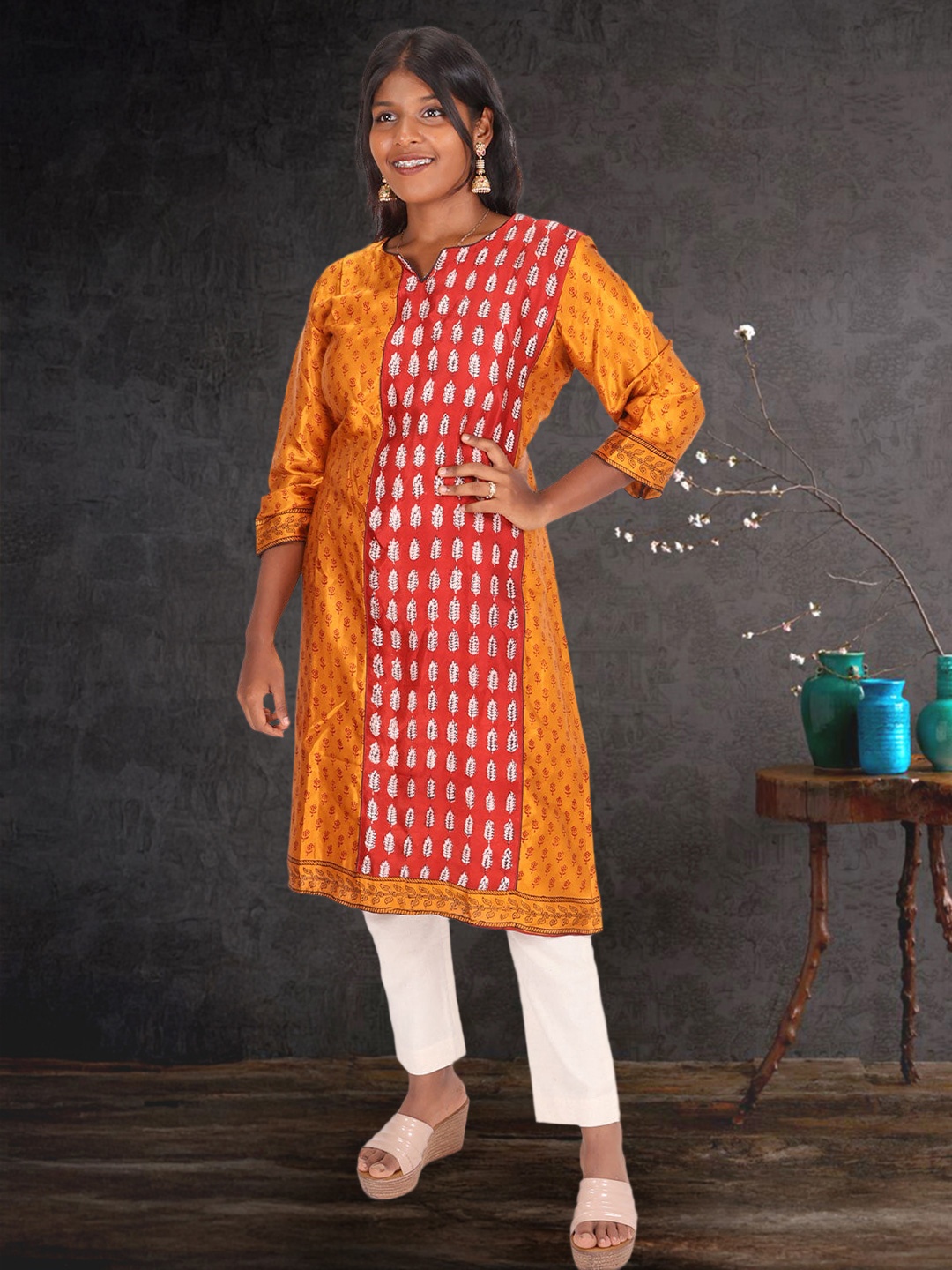 

Avishya Ethnic Motifs Printed Notched Neck A-Line Kurta, Yellow