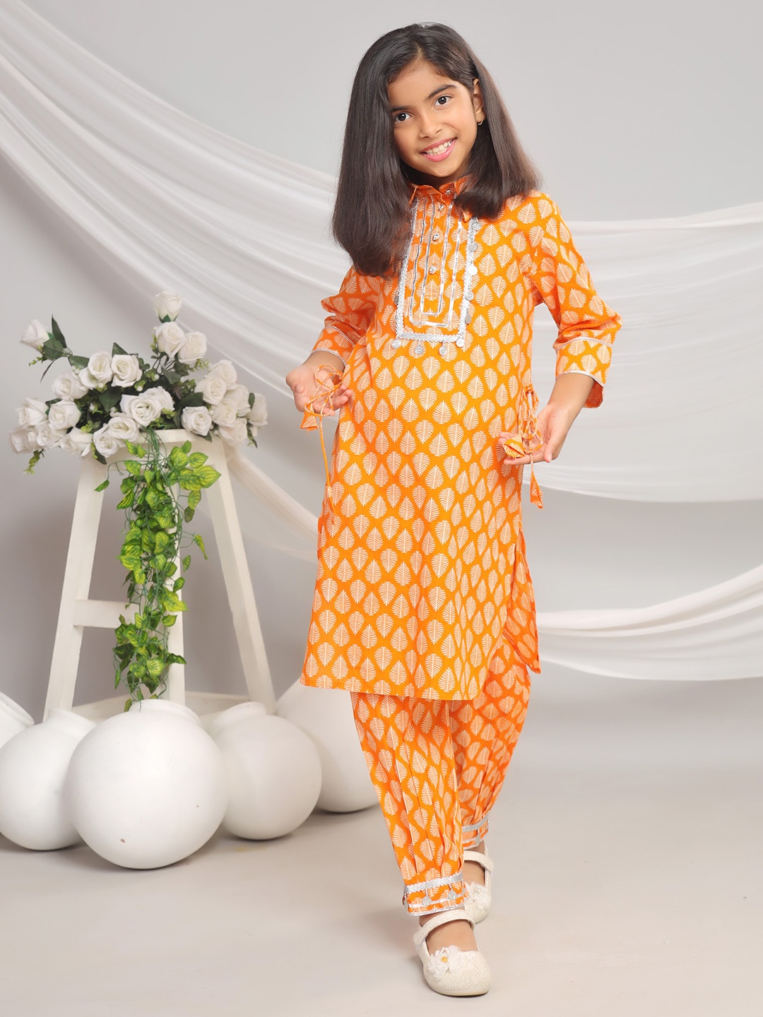 

misbis Girls Floral Printed Regular Gotta Patti Pure Cotton Straight Kurta With Salwar, Orange