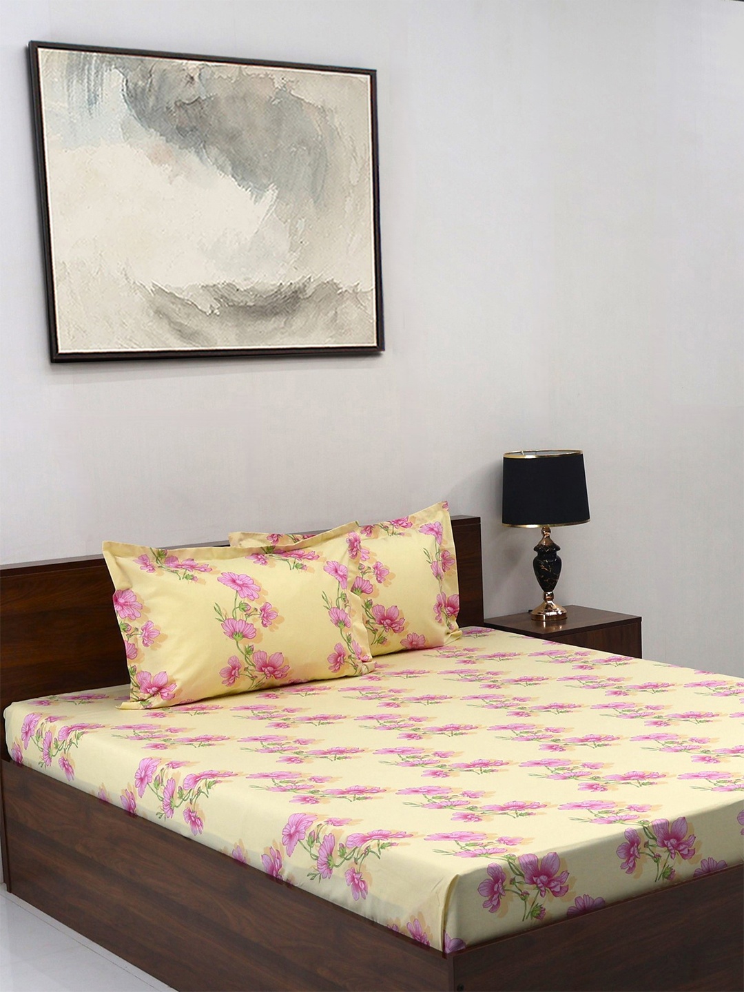 

BOMBAY DYEING Pink & Beige Cotton Floral 140 TC Super King Bedsheet Set-2.74 m X 2.74 m