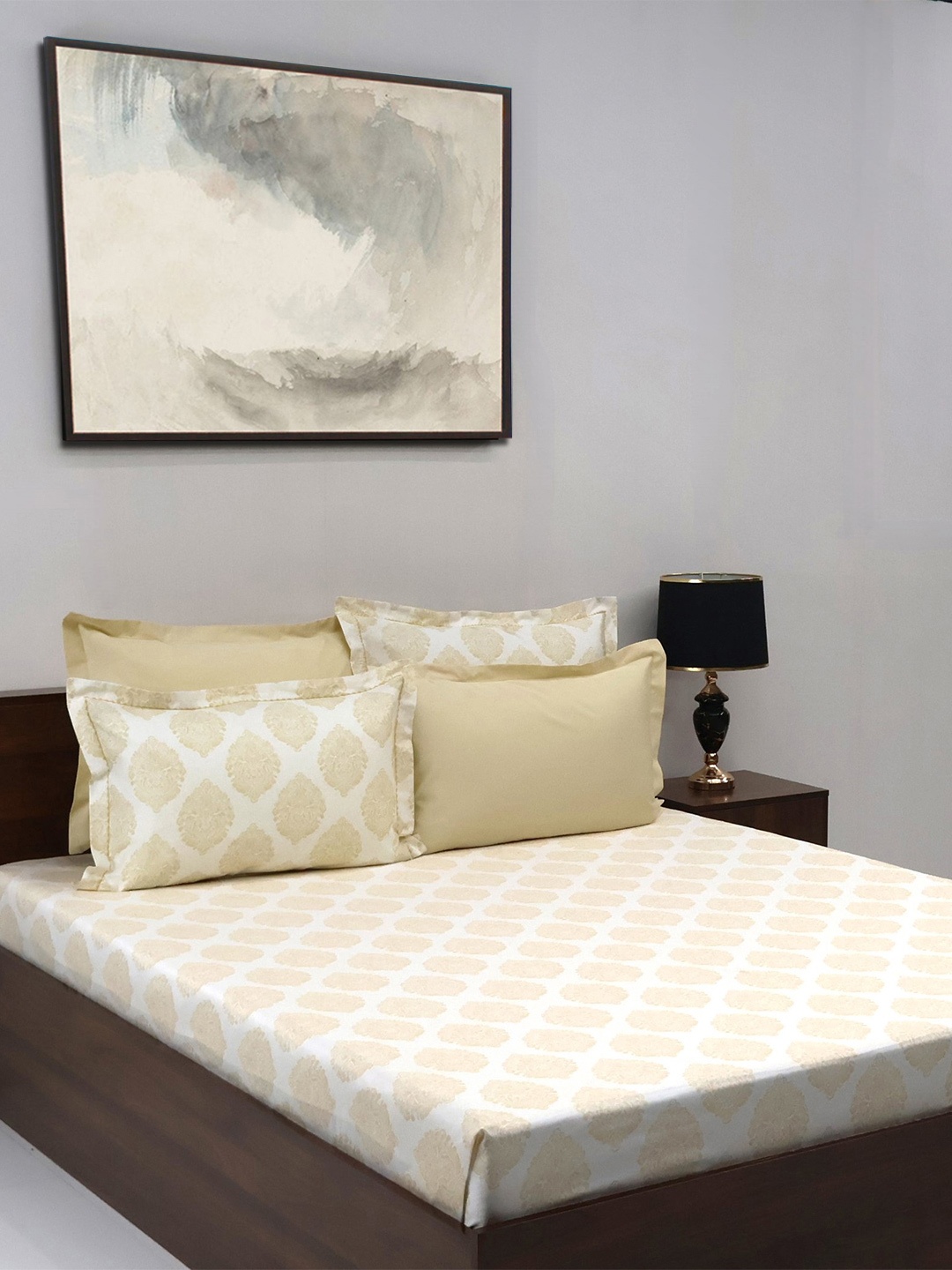 

BOMBAY DYEING Beige & White Ethnic Motifs Cotton 400 TC King Bedsheet with 4 Pillow Covers