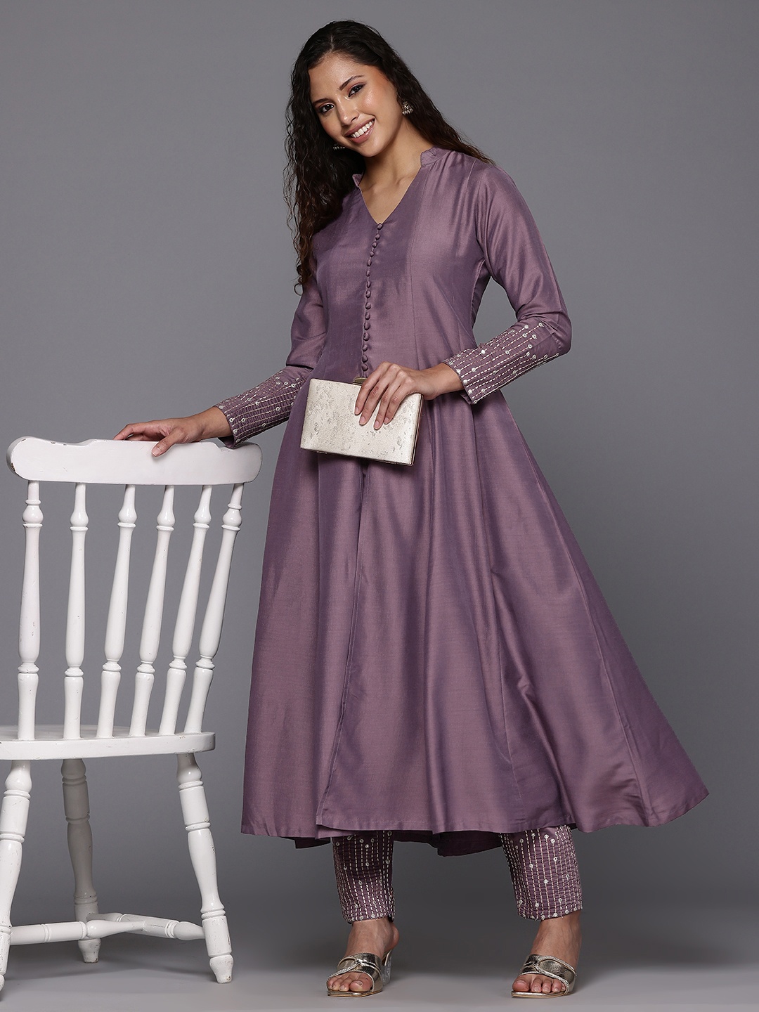 

Varanga Sequinned Panelled Pure Silk Kurta with Trouser, Mauve