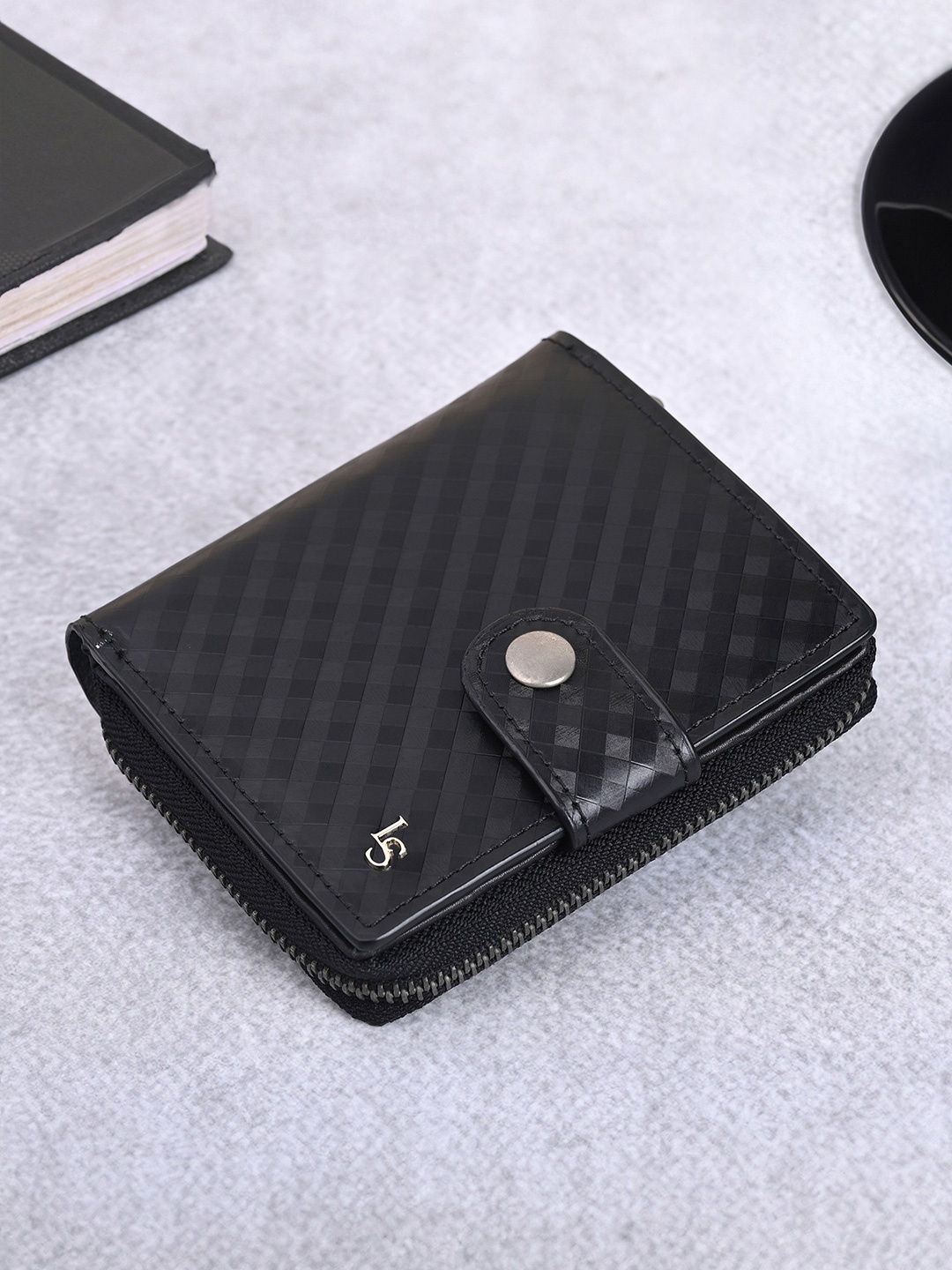 

Louis Stitch Handcrafted Spanish Leather Close Zipper Wallet for Men, Black