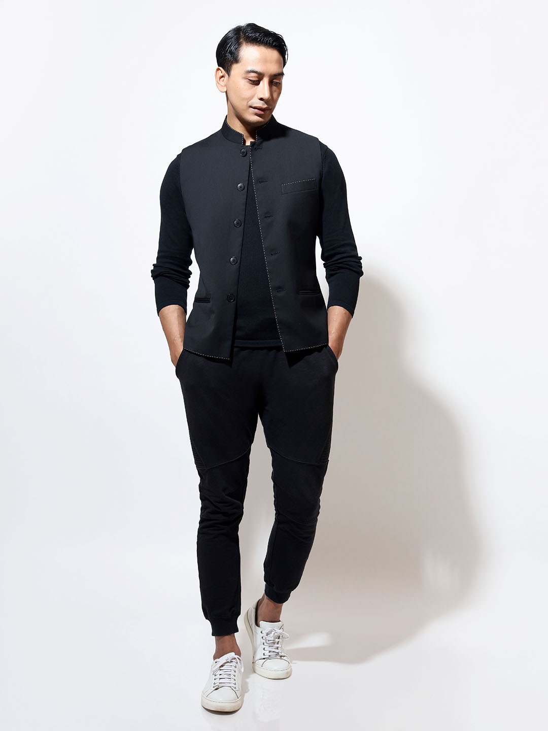 

VIVEK KARUNAKARAN Men Woven Nehru Jackets, Black