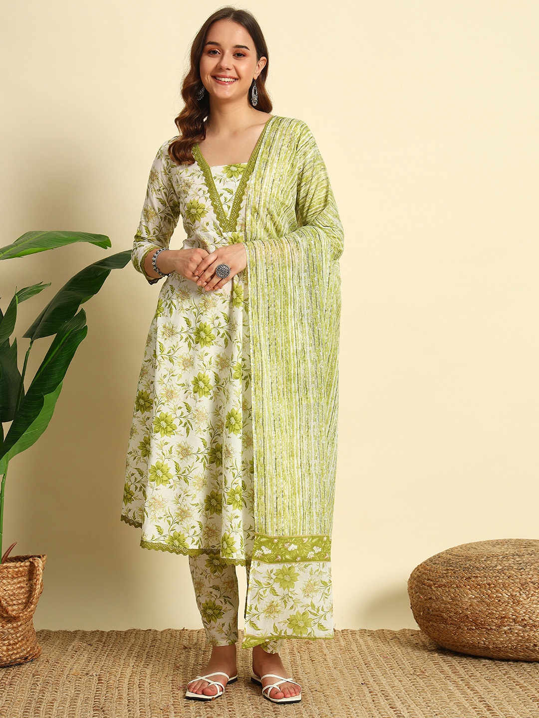 

IkDaiya Floral Printed Square Neck Pure Cotton A-Line Kurta with Trouser & Dupatta, Green