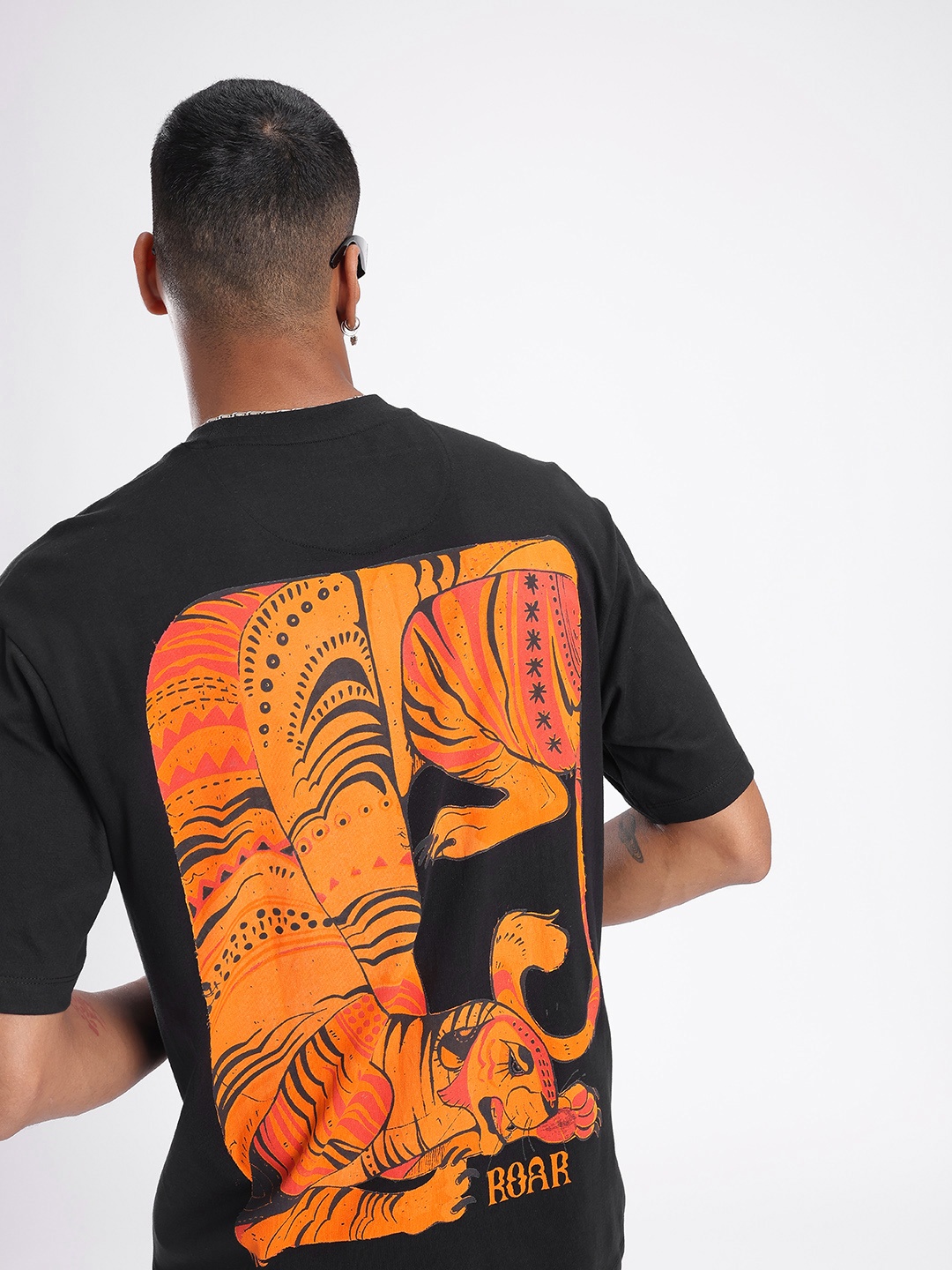 

glitchez Street Classic Graphic Printed Relaxed Fit T-shirt, Black