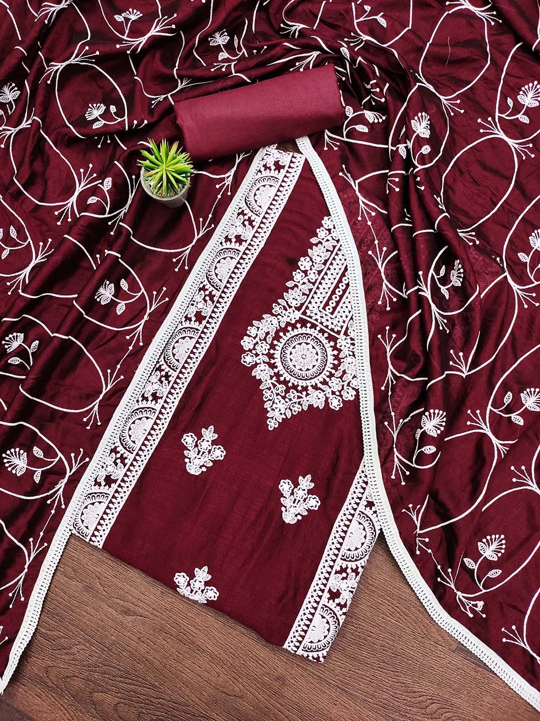

Maroosh Floral Embroidered Unstitched Dress Material, Magenta