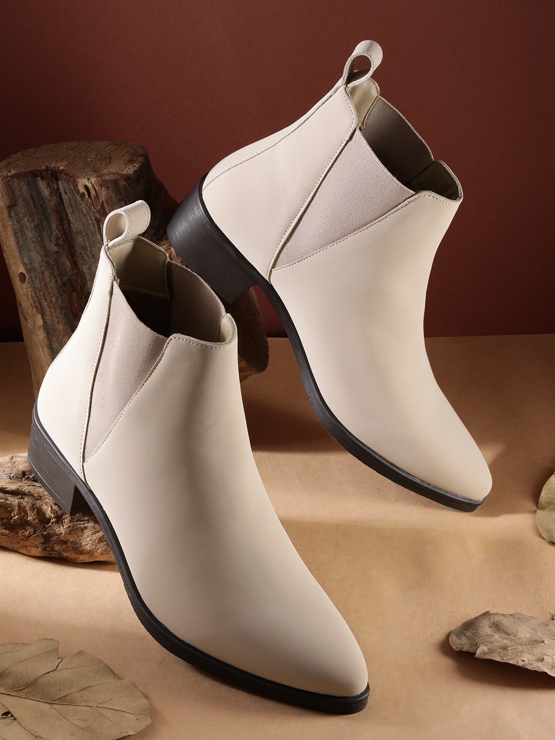 

Roadster Women Chelsea Boots, Cream