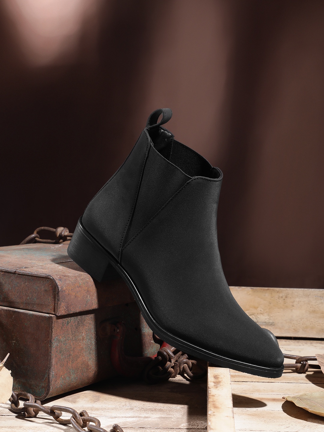 

Roadster Women Chelsea Boots, Black