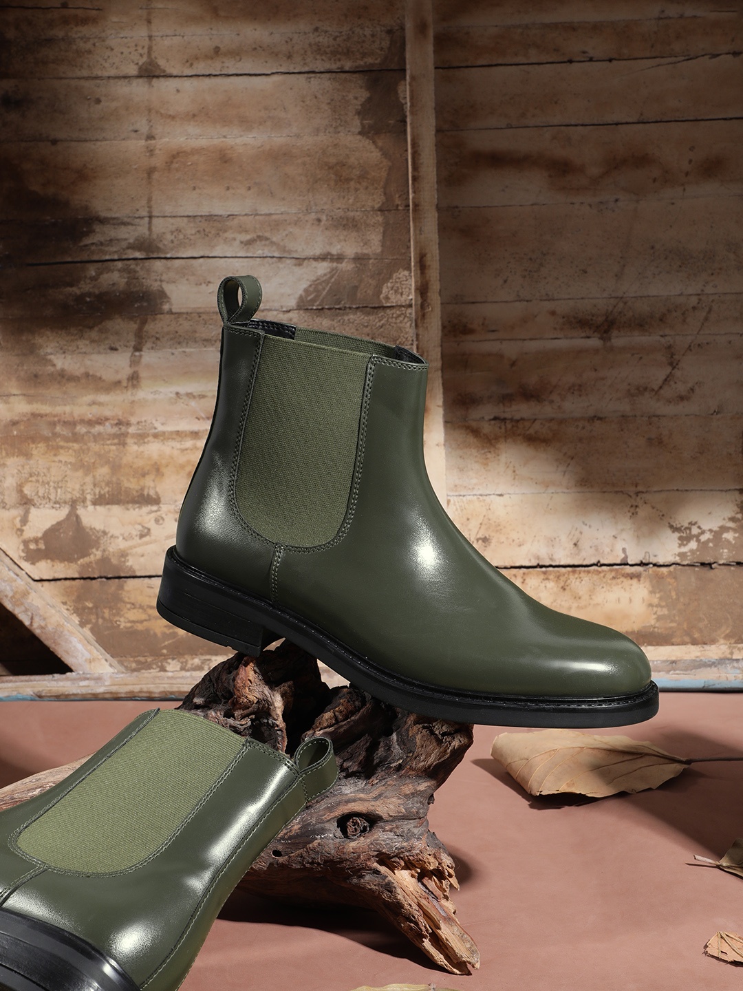 

The Roadster Lifestyle Co. Women Solid Chelsea Boots, Olive