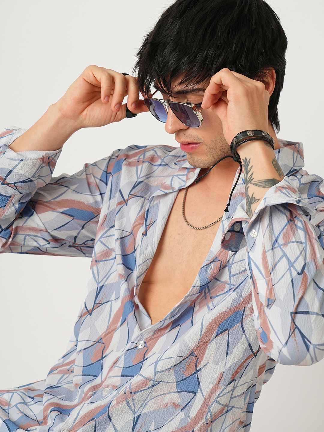 

VASTRADO Men Classic Cutaway Collar Abstract Printed Slim Fit Casual Shirt, White