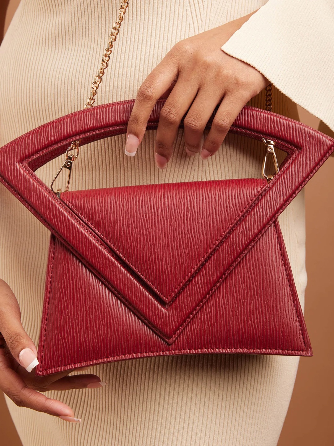 

CAI Women Textured Structured Handheld Bag, Maroon
