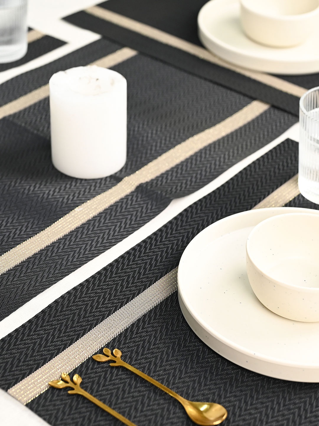 

MARKET99 Black & Cream-Coloured 6 Pcs Printed Table Runner With Placemats