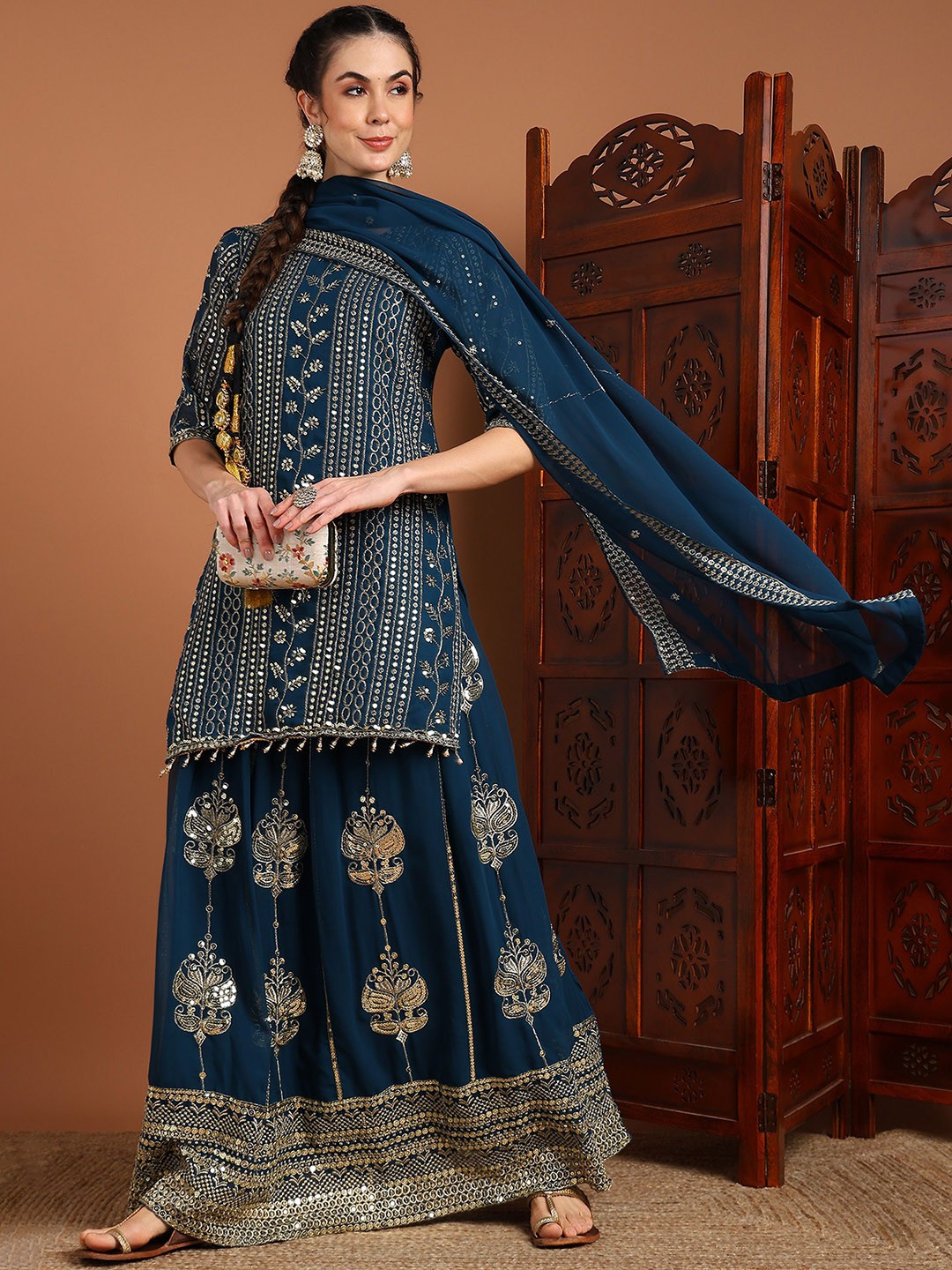 

BHARODIYA ENTERPRISES Women Floral Embroidered Regular Sequinned Kurta with Sharara & With Dupatta, Blue