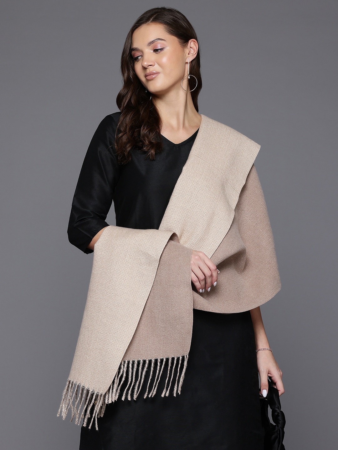 

Cayman Colourblocked Woollen Stole, Taupe