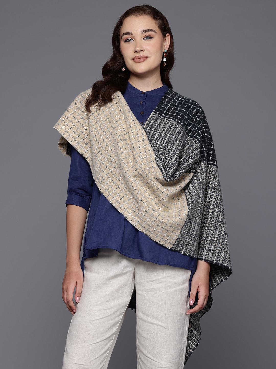 

Cayman Colourblocked Woollen Stole, Navy blue