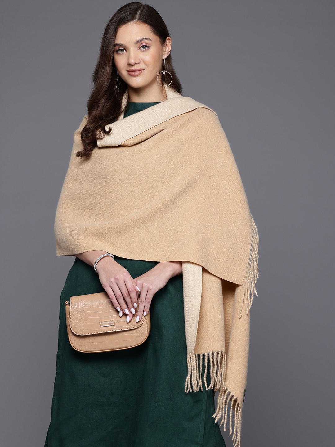 

Cayman Woollen Stole, Beige