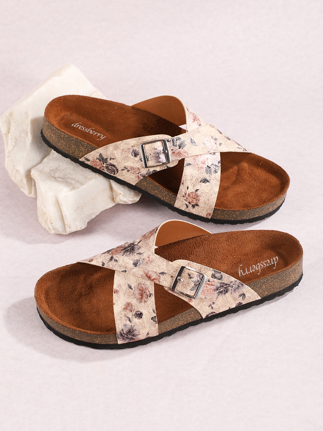 

DressBerry Women Open Toe Flats with Buckles, Cream