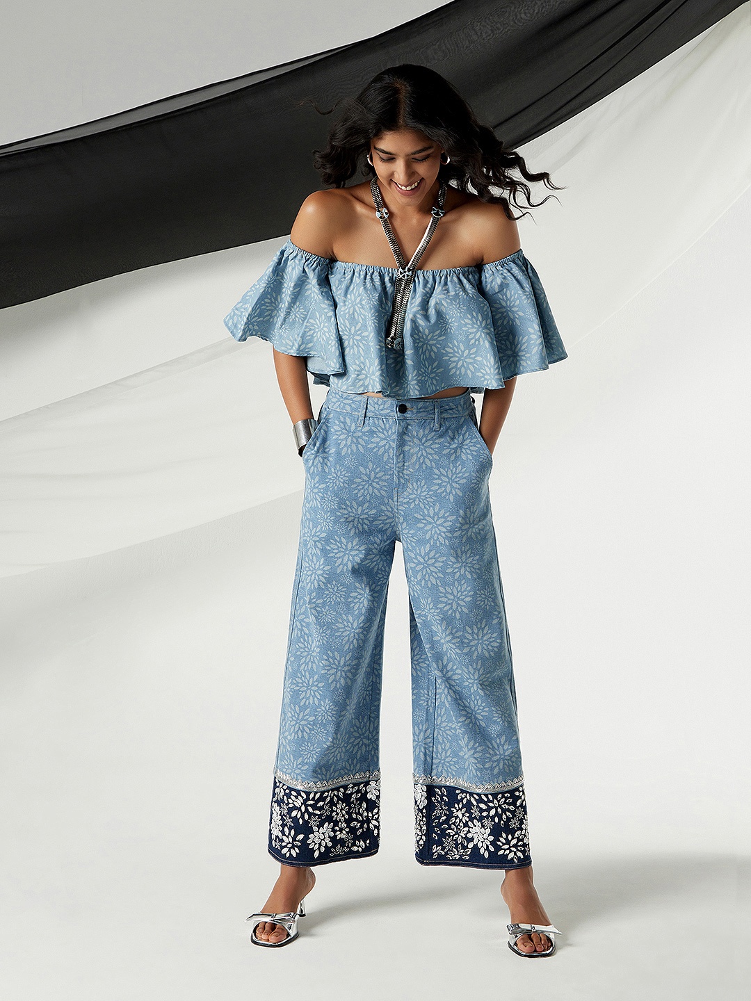 

Lee X Suneet Varma Women Tailored Wide Leg Fit High Rise Jeans, Blue