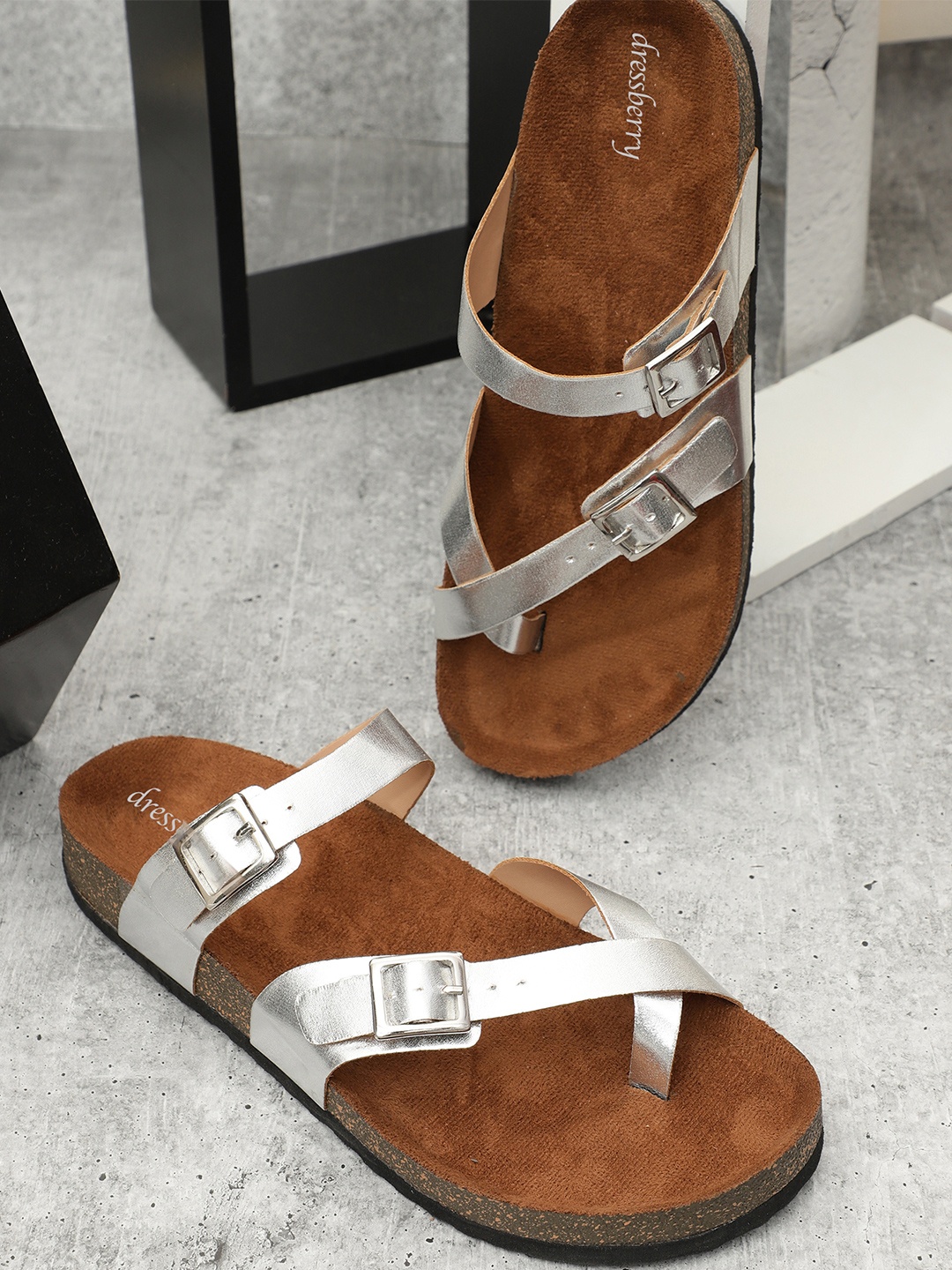 

DressBerry Women Open Toe Flats with Buckles, Silver