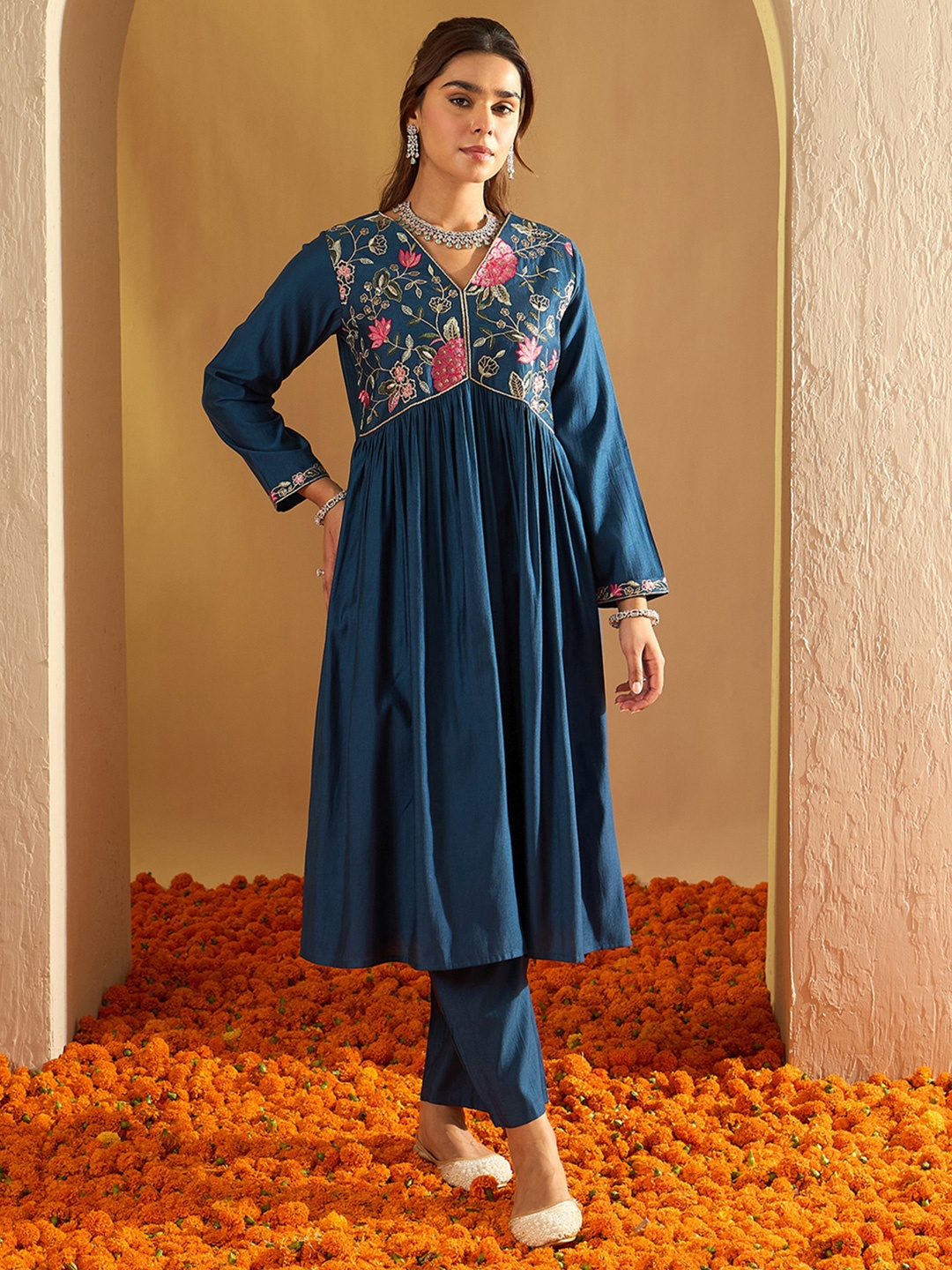 

Indo Era Floral Yoke Design Empire A-Line Sequinned Liva Kurta with Trousers, Teal