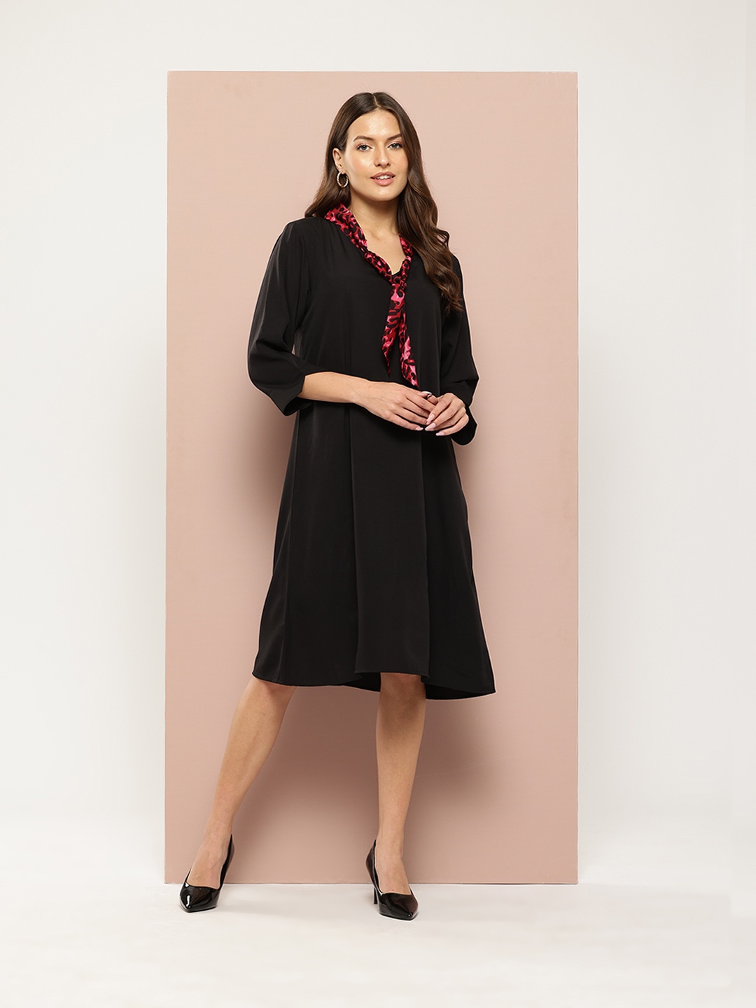 

Qurvii Tie-Up Neck Crepe A-Line Dress, Black