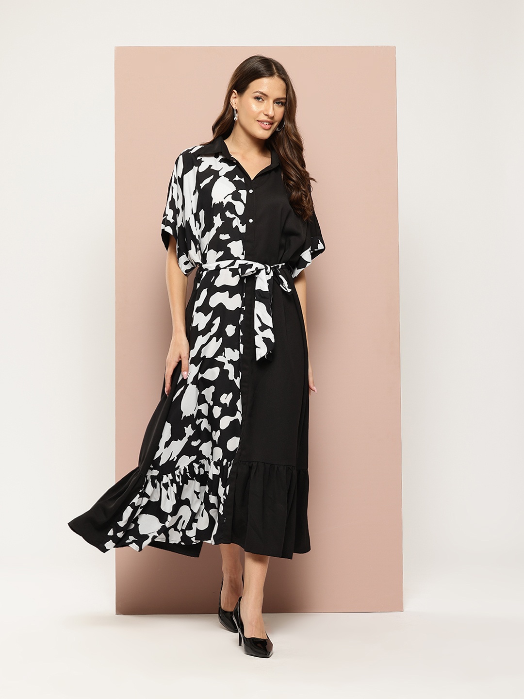 

Qurvii Printed Kimono Sleeve Crepe Fit & Flare Midi Dress, Black