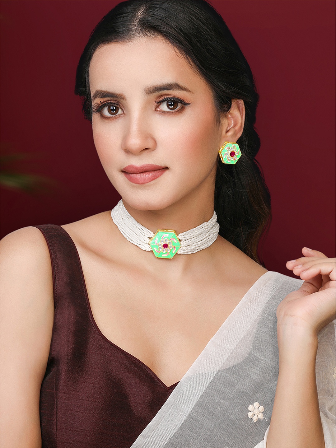 

Peora Gold-Plated Kundan Stone Studded & Beaded Jewellery Set