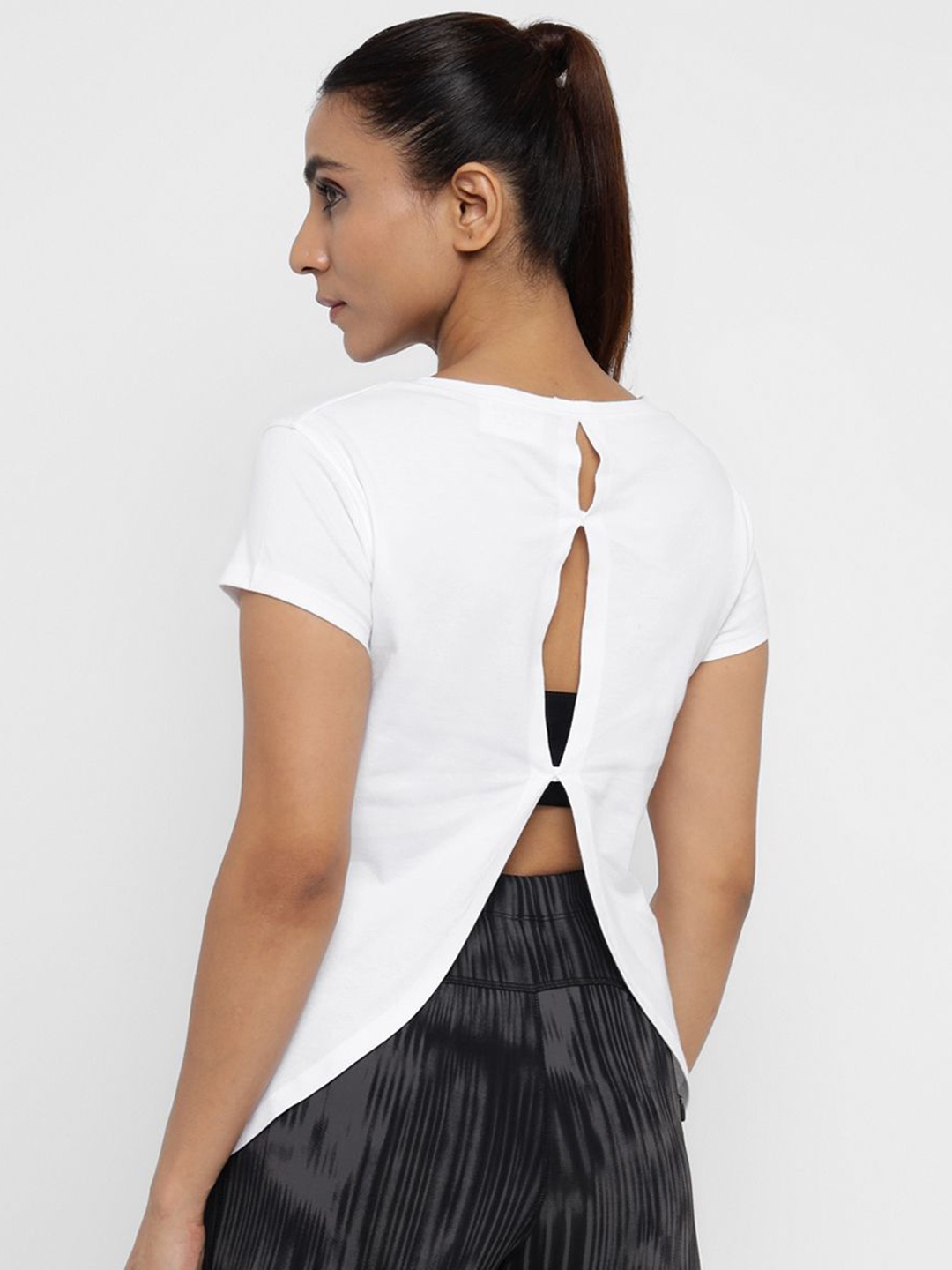 

appulse Slim Fit Round Neck Back Open Cotton T-shirt, White