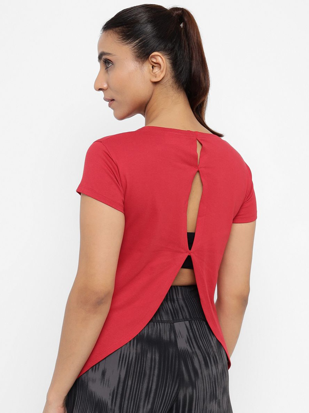 

appulse Slim Fit Round Neck Back Open Cotton T-shirt, Red