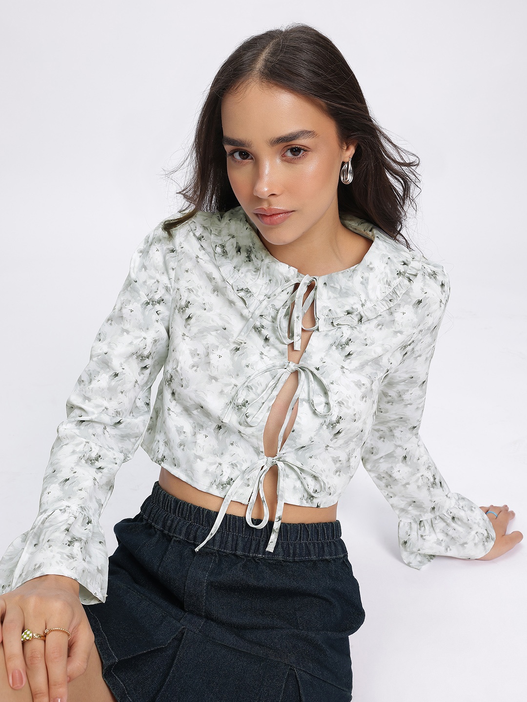 

DressBerry Monochrome Blooms Tie-Ups Crop Top, White