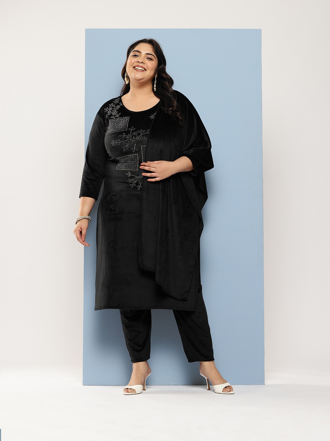 

Aarika Plus Size Floral Beads & Stones Pure Cotton Velvet Kurta With Trousers & Dupatta, Black