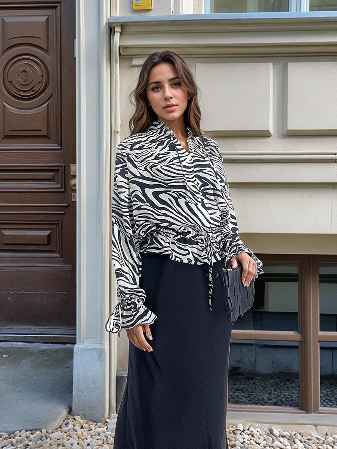 

Stylecast X Hersheinbox Animal Printed Tie-Up Neck Blouson Top, White