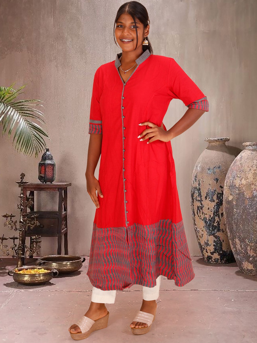 

Avishya Striped Mandarin Collar Pure Cotton Straight Kurta, Red